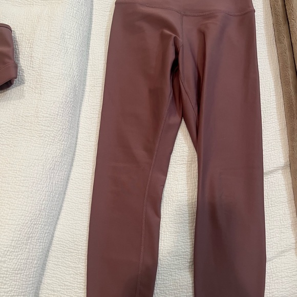 Alo Yoga Airlift Leggings - Picture 2 of 3